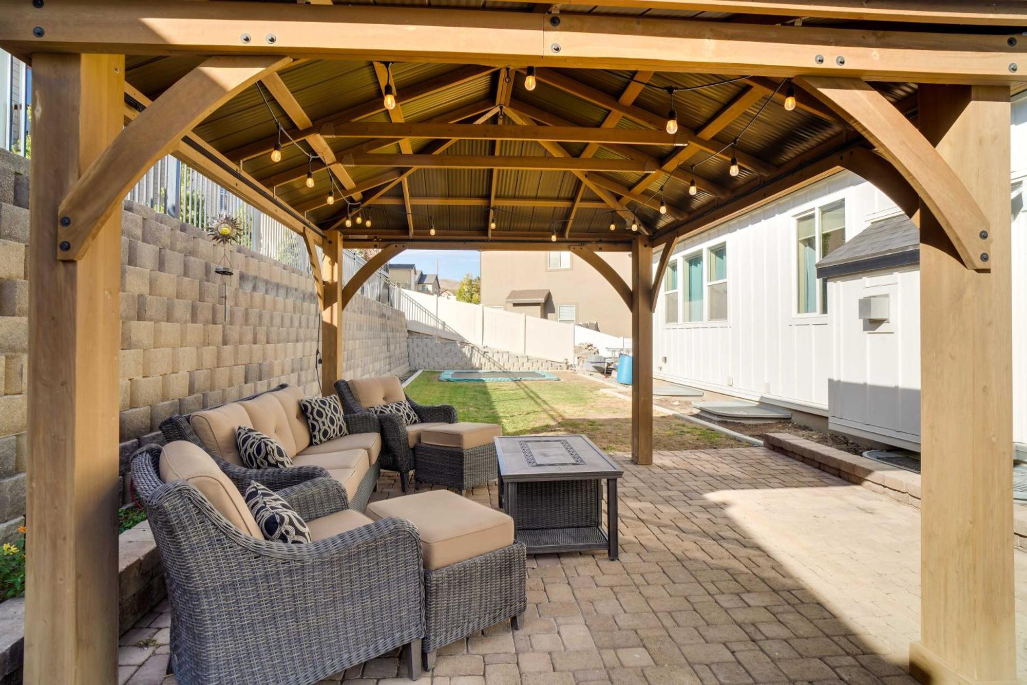Contemporary Home With Grill Near Utah Lake! Saratoga Springs Exterior photo